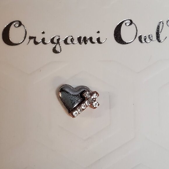 Origami Owl - Brand New Heart and Cross with Beautiful Crystal Charm - Picture 1 of 2